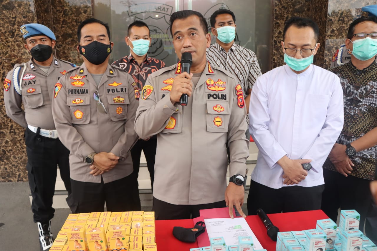 Jawa Barat Polresta Cirebon Amankan Ratusan Obat Sirup Yang Ditarik Peredarannya Oleh Bpom 